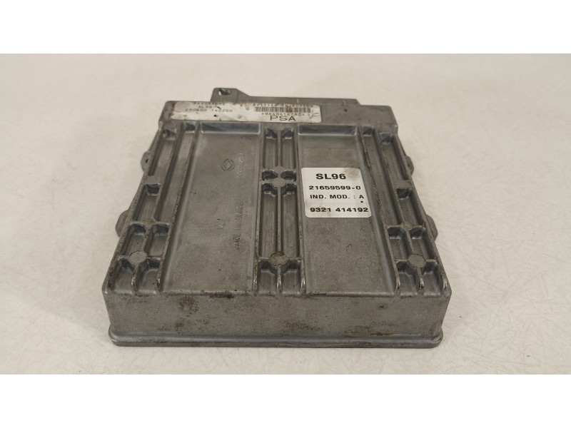 Recambio de centralita motor uce para citroën xsara berlina 1.8 vts referencia OEM IAM 9640414780  