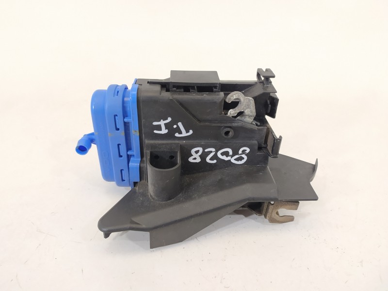 Recambio de cerradura puerta trasera izquierda para audi a3 (8l) 1.6 ambiente referencia OEM IAM 8D0839015A  