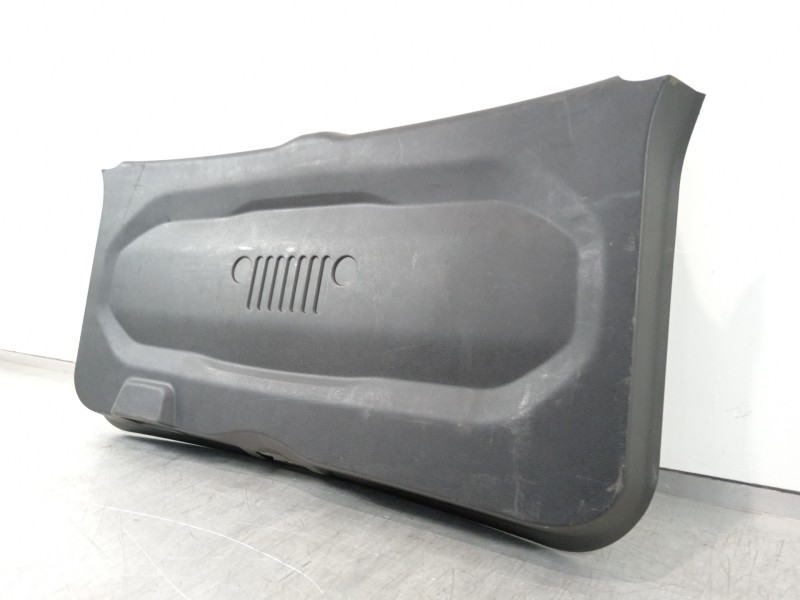 Recambio de guarnecido porton trasero para jeep renegade deserthawk 4wd referencia OEM IAM 51990206 07355995690 