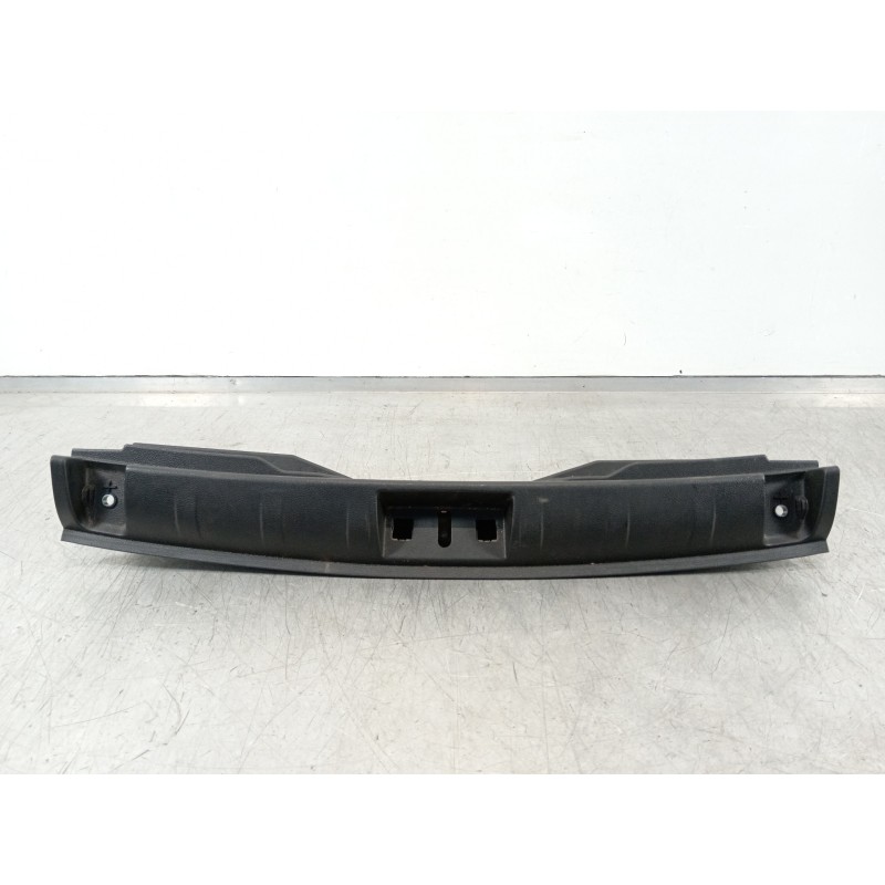 Recambio de molduras traseras para jeep renegade deserthawk 4wd referencia OEM IAM 735664612  