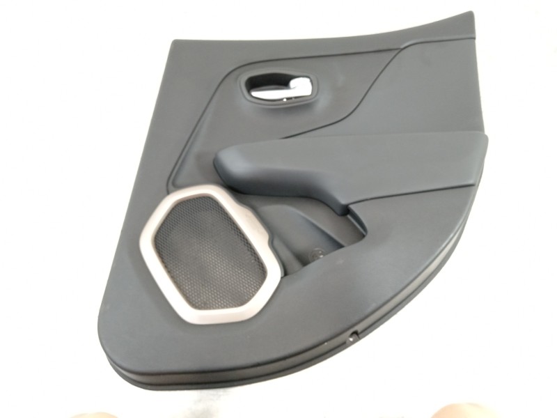 Recambio de guarnecido puerta trasera derecha para jeep renegade deserthawk 4wd referencia OEM IAM 2619107  
