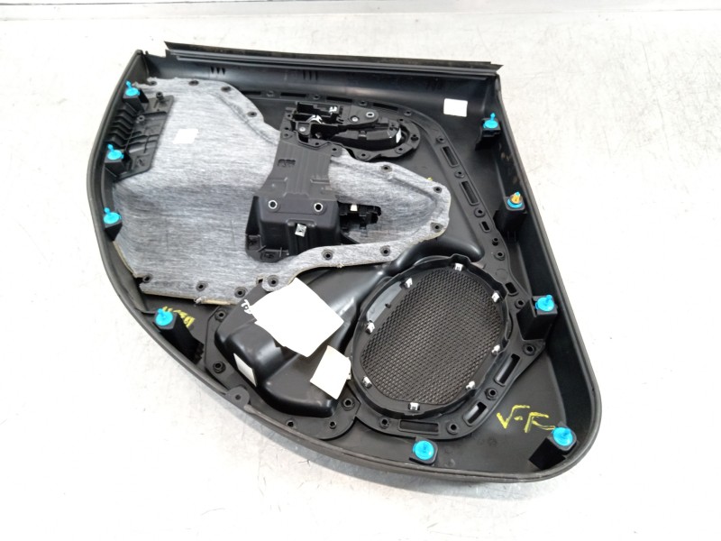 Recambio de guarnecido puerta trasera derecha para jeep renegade deserthawk 4wd referencia OEM IAM 2619107  