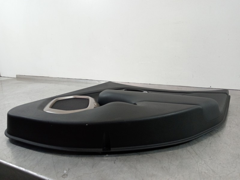 Recambio de guarnecido puerta trasera derecha para jeep renegade deserthawk 4wd referencia OEM IAM 2619107  