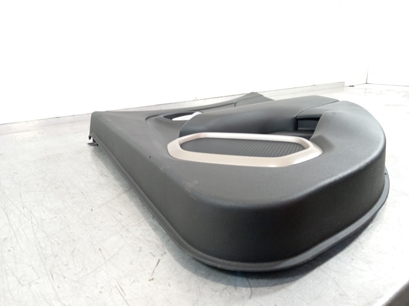 Recambio de guarnecido puerta trasera derecha para jeep renegade deserthawk 4wd referencia OEM IAM 2619107  