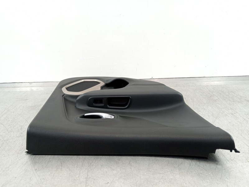 Recambio de guarnecido puerta trasera izquierda para jeep renegade deserthawk 4wd referencia OEM IAM 2619108  
