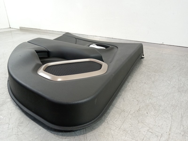 Recambio de guarnecido puerta trasera izquierda para jeep renegade deserthawk 4wd referencia OEM IAM 2619108  