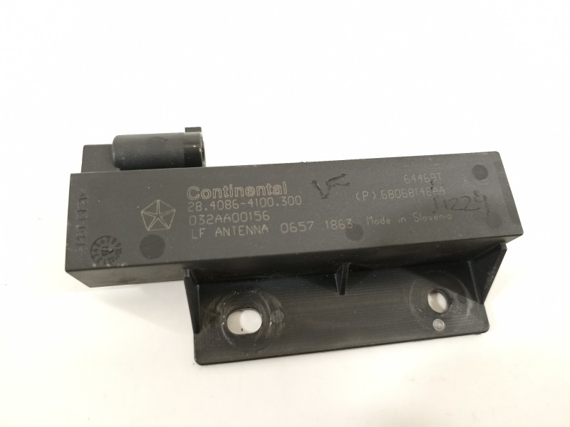 Recambio de antena para jeep renegade deserthawk 4wd referencia OEM IAM 68068148AA 032AA00156 