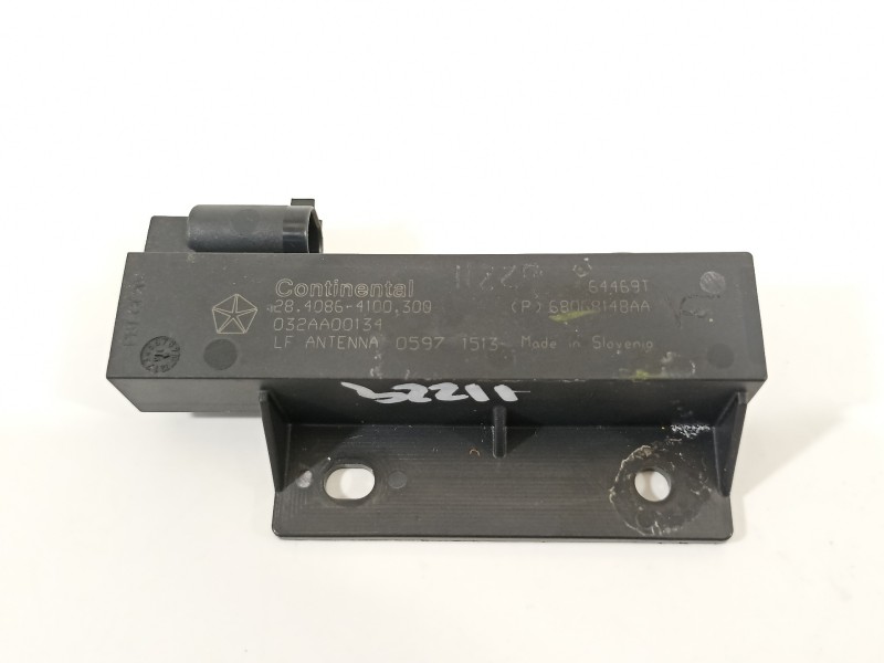 Recambio de antena para jeep renegade deserthawk 4wd referencia OEM IAM 68068148AA 032AA00134 