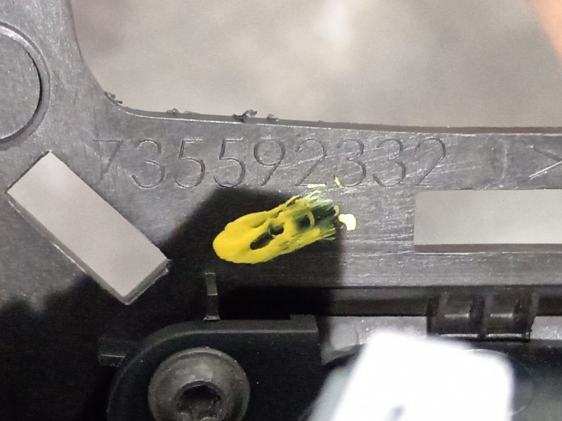 Recambio de apoyabrazos central para jeep renegade deserthawk 4wd referencia OEM IAM 735592332  