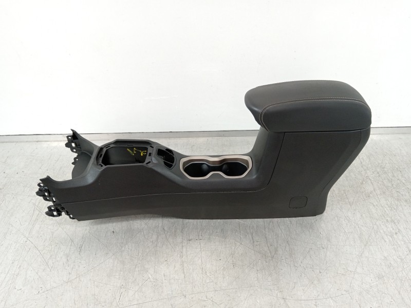 Recambio de apoyabrazos central para jeep renegade deserthawk 4wd referencia OEM IAM 735592332  
