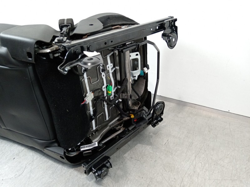 Recambio de asiento delantero izquierdo para jeep renegade deserthawk 4wd referencia OEM IAM   