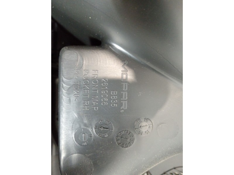 Recambio de guarnecido puerta delantera derecha para jeep renegade deserthawk 4wd referencia OEM IAM 2619066  