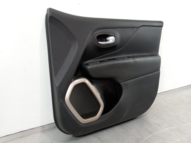 Recambio de guarnecido puerta delantera derecha para jeep renegade deserthawk 4wd referencia OEM IAM 2619066  