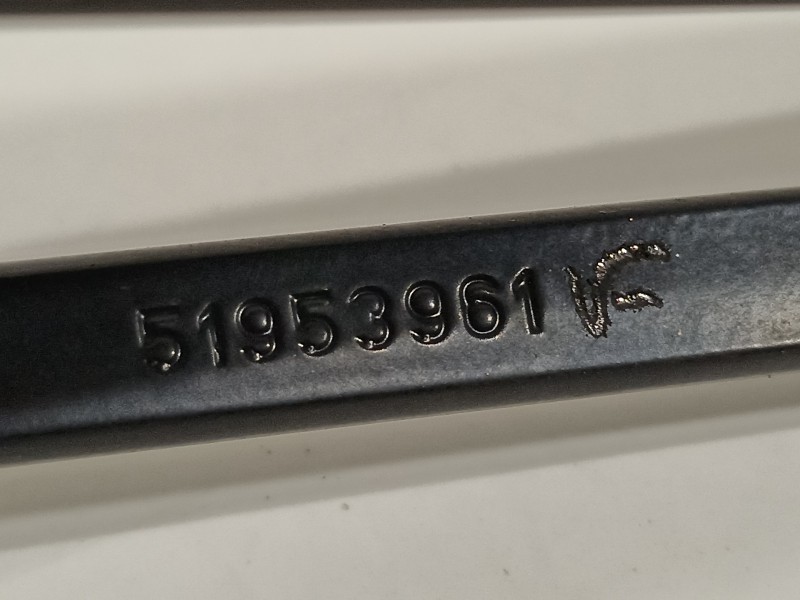 Recambio de brazo limpia delantero izquierdo para jeep renegade deserthawk 4wd referencia OEM IAM 51953961 6000633364 