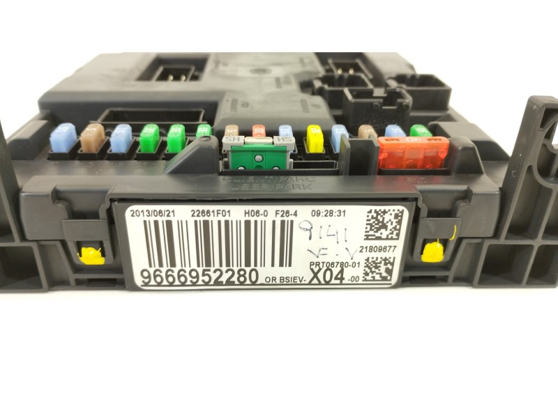 Recambio de caja reles / fusibles para citroën c3 attraction referencia OEM IAM 9666952280 21809677 