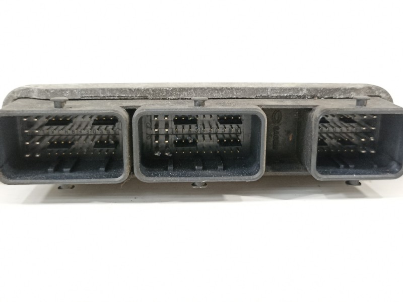 Recambio de centralita motor uce para renault clio iii emotion referencia OEM IAM 8200461733 8200504593 