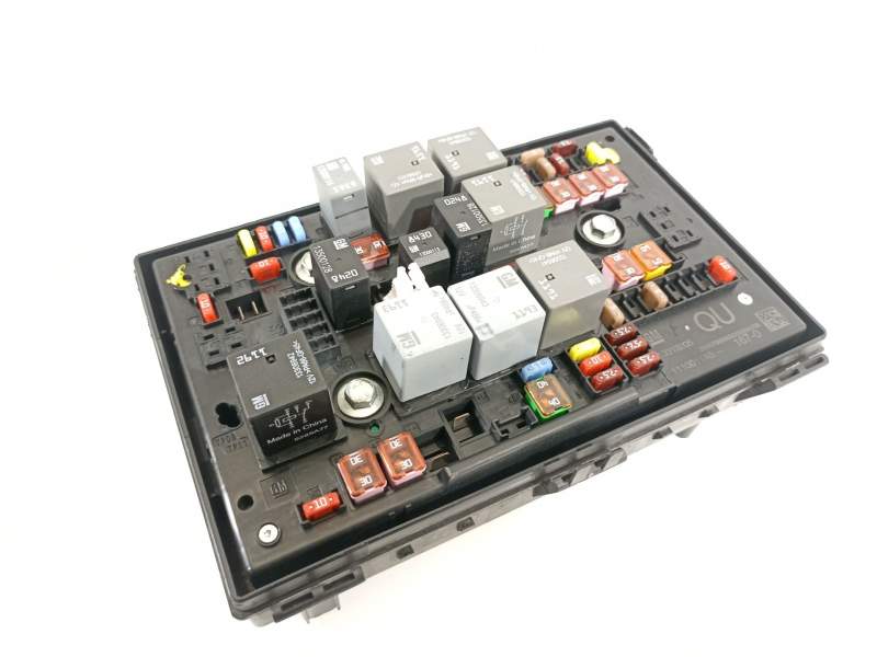 CAJA RELES / FUSIBLES 13313205 