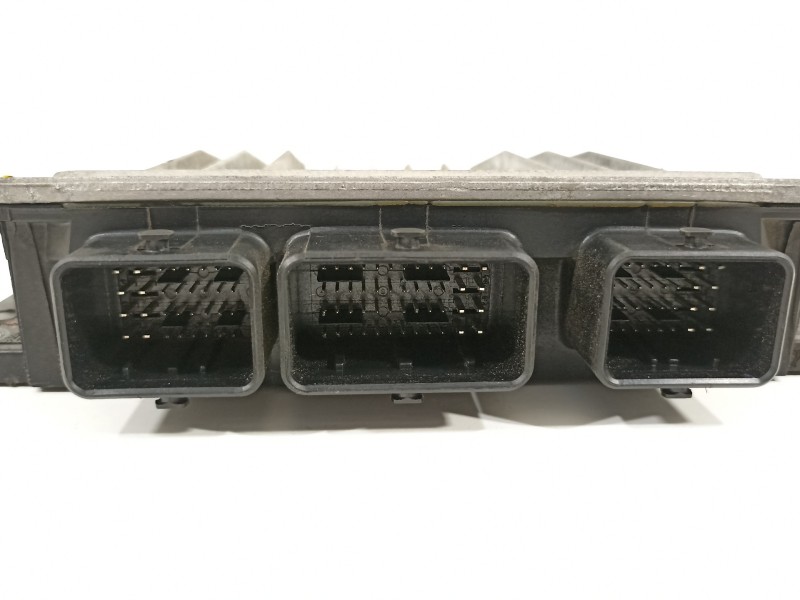 Recambio de centralita motor uce para dacia logan express ambiance referencia OEM IAM 8200911568 8200785530 