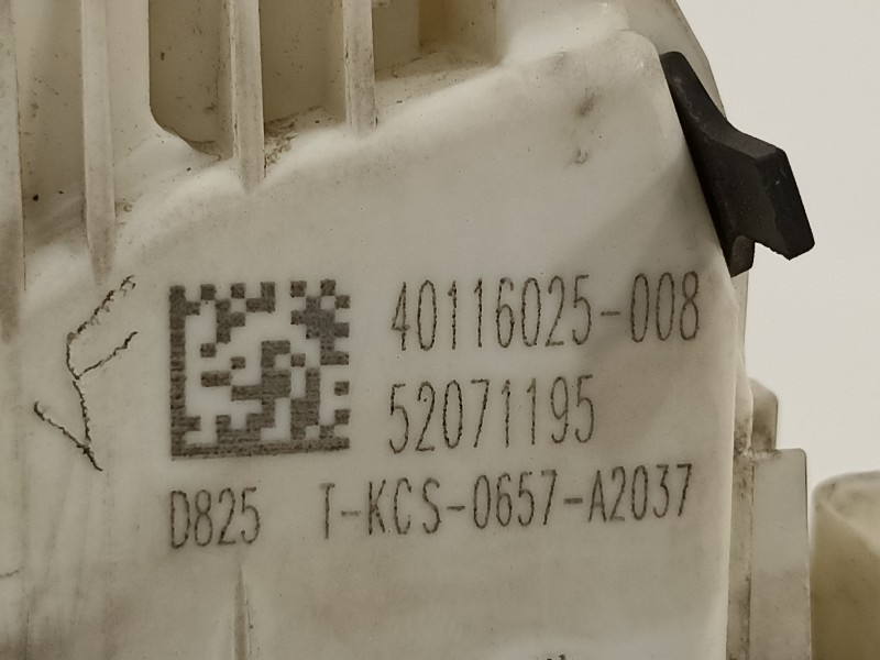 Recambio de cerradura puerta delantera izquierda para jeep renegade deserthawk 4wd referencia OEM IAM 52071195 40116025 52104485