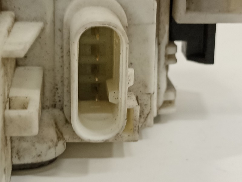 Recambio de cerradura puerta trasera derecha para jeep renegade deserthawk 4wd referencia OEM IAM 40146025 52071196 52071196