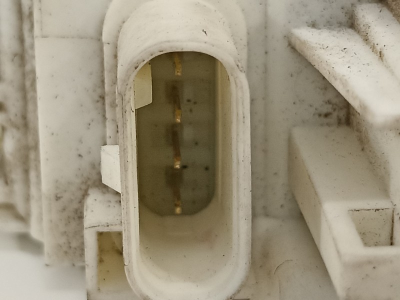 Recambio de cerradura puerta trasera izquierda para jeep renegade deserthawk 4wd referencia OEM IAM 52071197 40136025 52139904