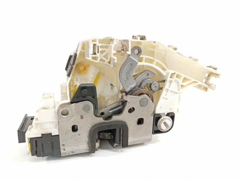 Recambio de cerradura puerta trasera izquierda para jeep renegade deserthawk 4wd referencia OEM IAM 52071197 40136025 52139904