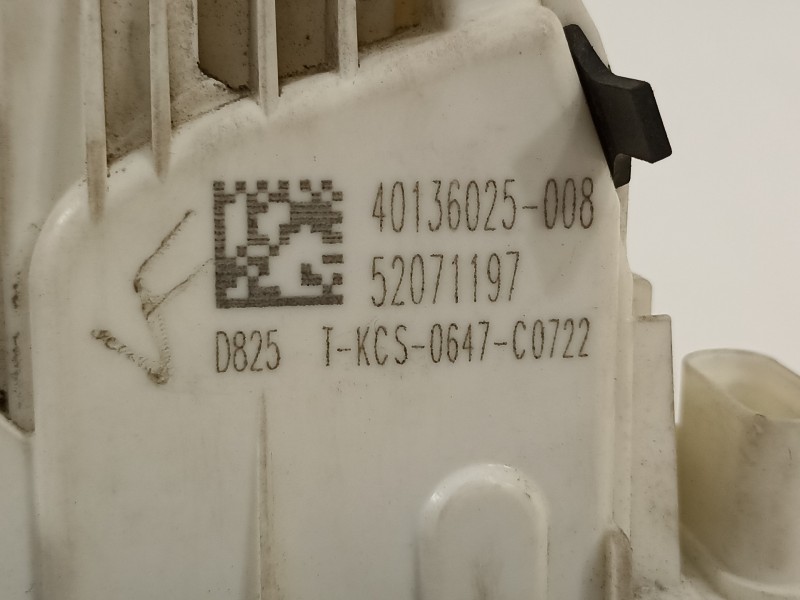 Recambio de cerradura puerta trasera izquierda para jeep renegade deserthawk 4wd referencia OEM IAM 52071197 40136025 52139904