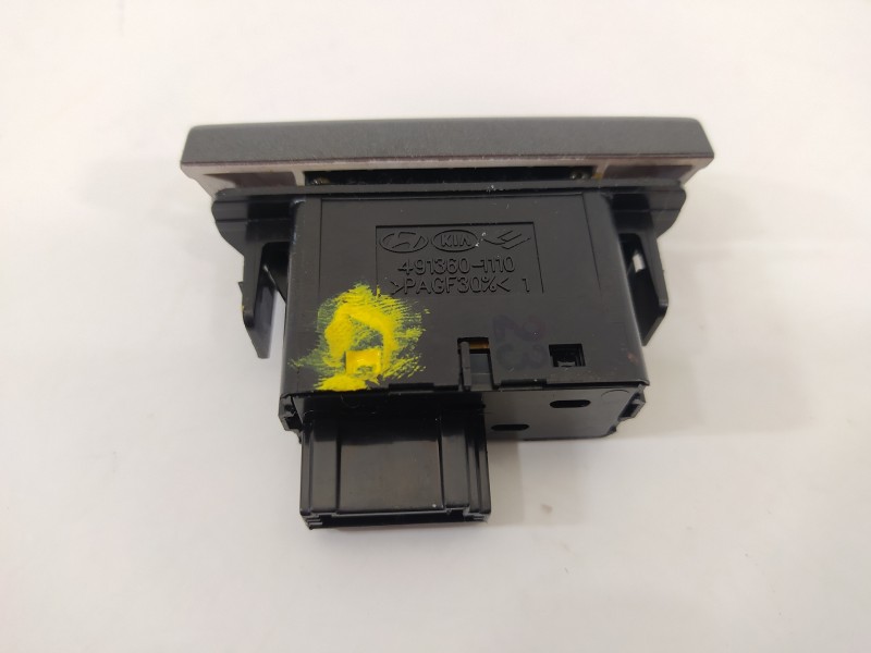 Recambio de warning para kia sportage concept 4x2 referencia OEM IAM 937903U010DC8  