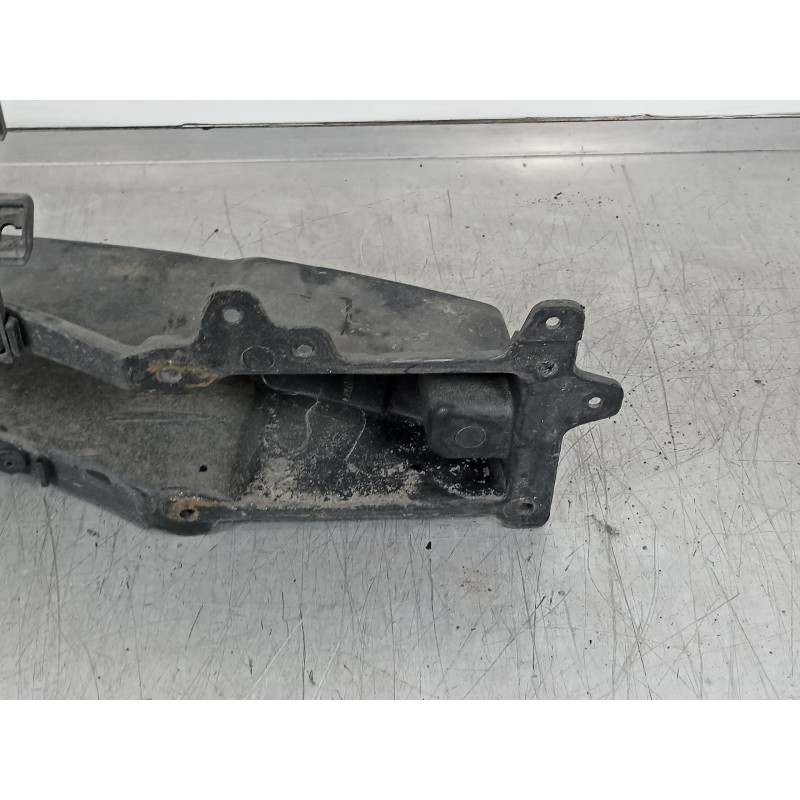 Recambio de refuerzo paragolpes trasero para kia sportage concept 4x2 referencia OEM IAM 866313U000  
