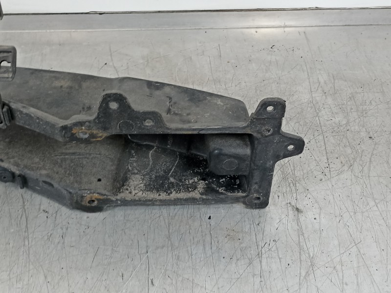 Recambio de refuerzo paragolpes trasero para kia sportage concept 4x2 referencia OEM IAM 866313U000  