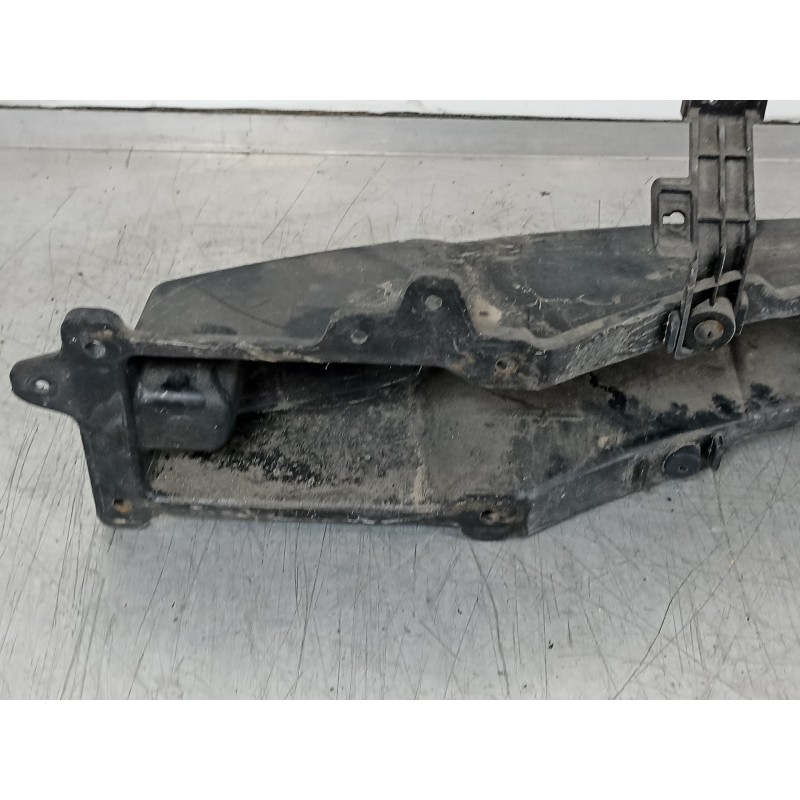 Recambio de refuerzo paragolpes trasero para kia sportage concept 4x2 referencia OEM IAM 866313U000  
