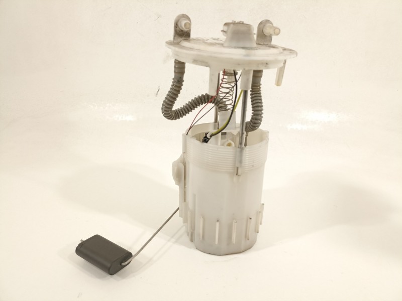 Recambio de bomba combustible para dacia lodgy laureate referencia OEM IAM 172027123R  