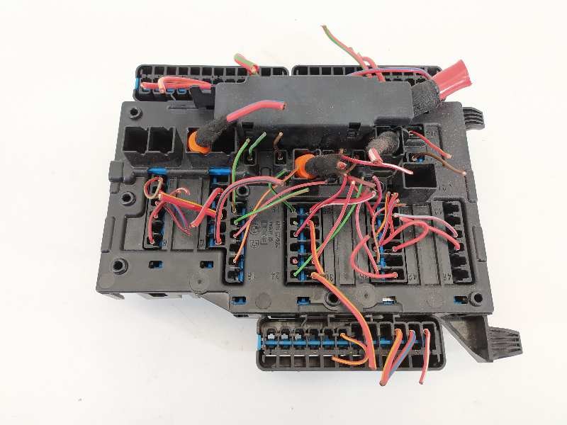 Recambio de caja reles / fusibles para bmw serie x1 (f48) xdrive20d sport line referencia OEM IAM 927035501  