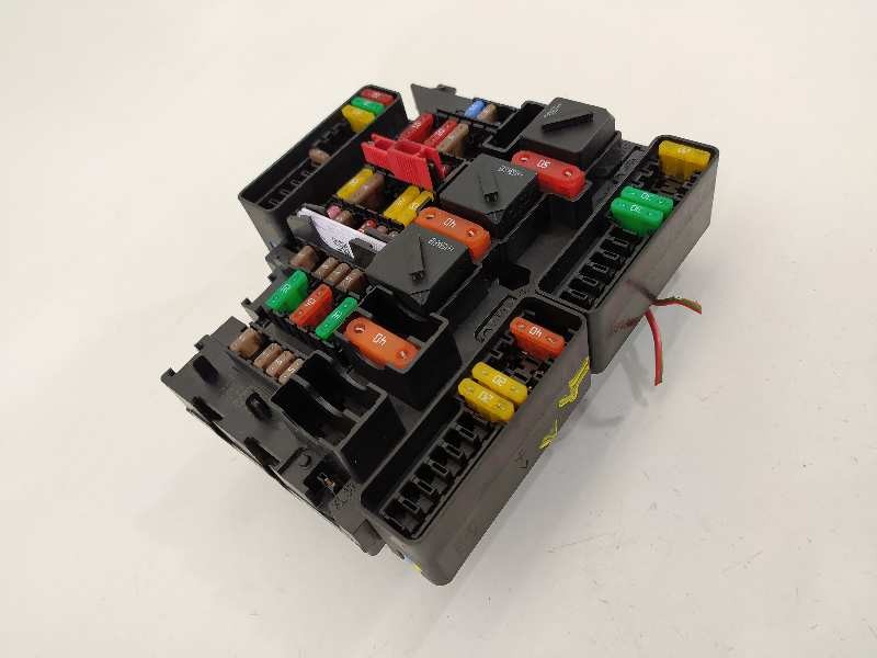 Recambio de caja reles / fusibles para bmw serie x1 (f48) xdrive20d sport line referencia OEM IAM 927035501  