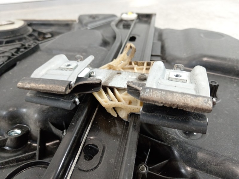 Recambio de elevalunas delantero derecho para jeep renegade deserthawk 4wd referencia OEM IAM C46780 00520702930 C44131