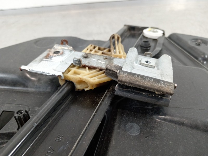 Recambio de elevalunas delantero izquierdo para jeep renegade deserthawk 4wd referencia OEM IAM C46781 00520702840 C44132