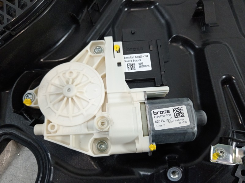 Recambio de elevalunas delantero izquierdo para jeep renegade deserthawk 4wd referencia OEM IAM C46781 00520702840 C44132