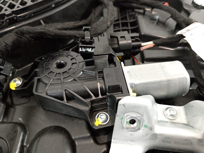 Recambio de elevalunas trasero izquierdo para jeep renegade deserthawk 4wd referencia OEM IAM C46793  