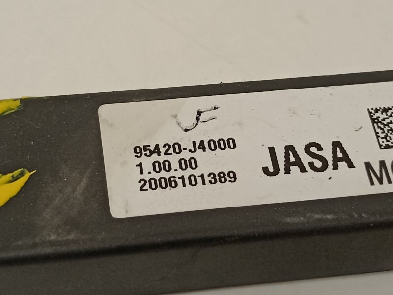 Recambio de antena para hyundai kona klass hybrid 2wd referencia OEM IAM 95420J4000  