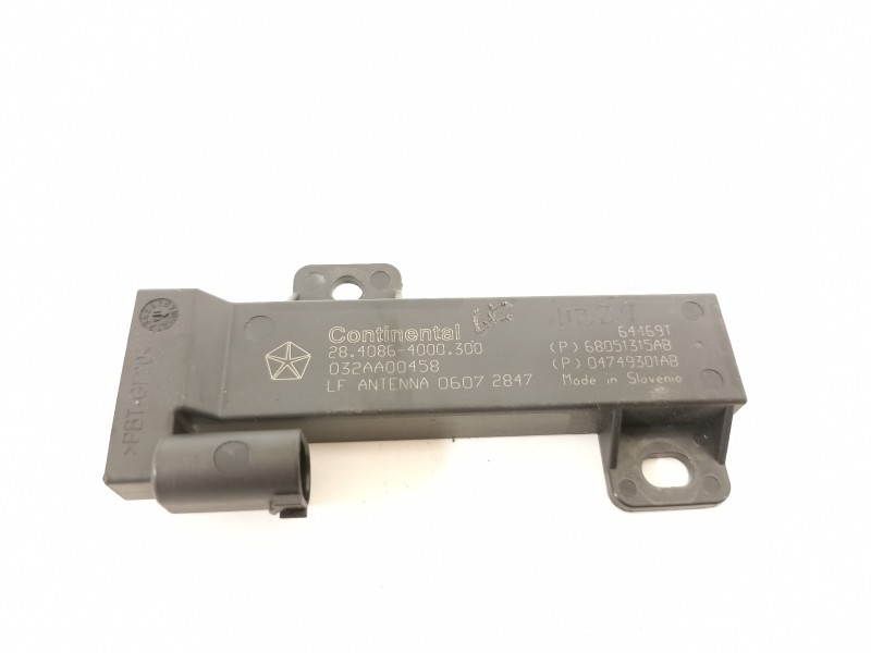 Recambio de antena para jeep renegade deserthawk 4wd referencia OEM IAM 4749301AB 68051315AB 2840864000300