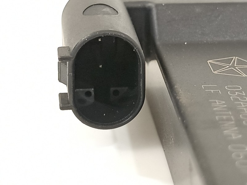 Recambio de antena para jeep renegade deserthawk 4wd referencia OEM IAM 4749301AB 68051315AB 2840864000300