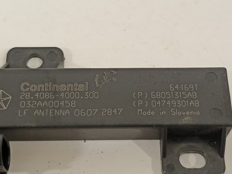 Recambio de antena para jeep renegade deserthawk 4wd referencia OEM IAM 4749301AB 68051315AB 2840864000300