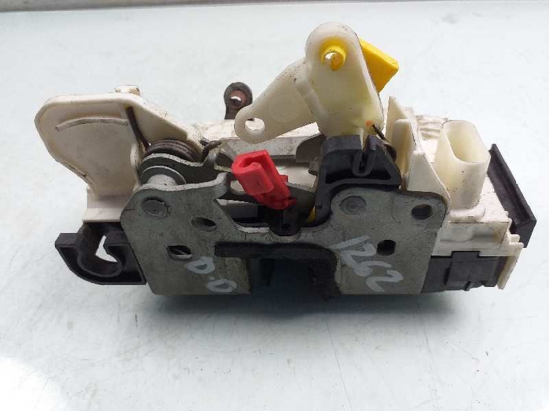 Recambio de cerradura puerta delantera derecha para dodge caliber se referencia OEM IAM 04589416AE  