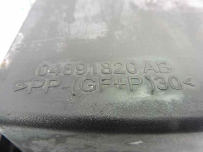 Recambio de filtro aire para dodge caliber se referencia OEM IAM 04891820AA  