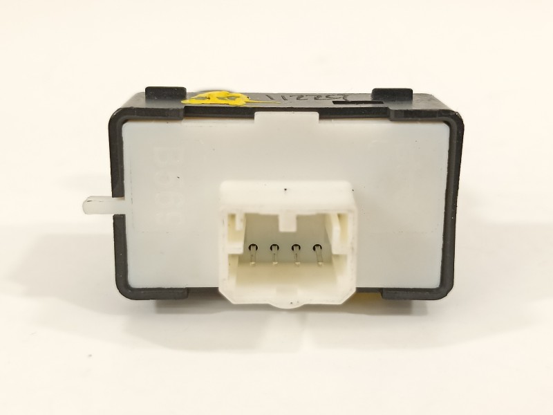 Recambio de mando elevalunas delantero derecho para jeep renegade deserthawk 4wd referencia OEM IAM 30170843  