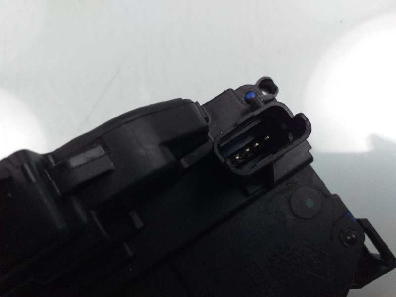 Recambio de cerradura puerta trasera derecha para renault megane iii berlina 5 p dynamique referencia OEM IAM 825020001R  