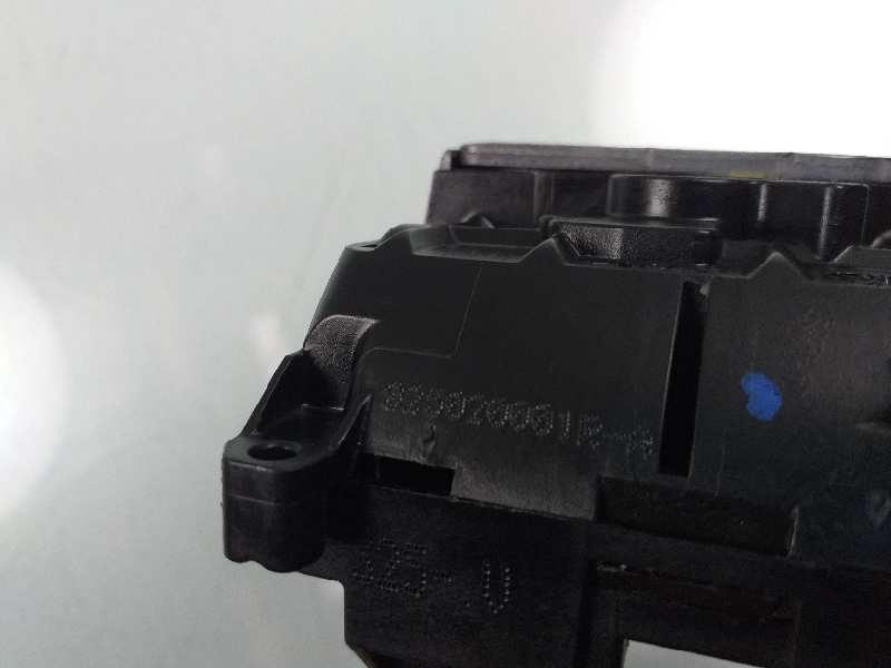 Recambio de cerradura puerta trasera derecha para renault megane iii berlina 5 p dynamique referencia OEM IAM 825020001R  