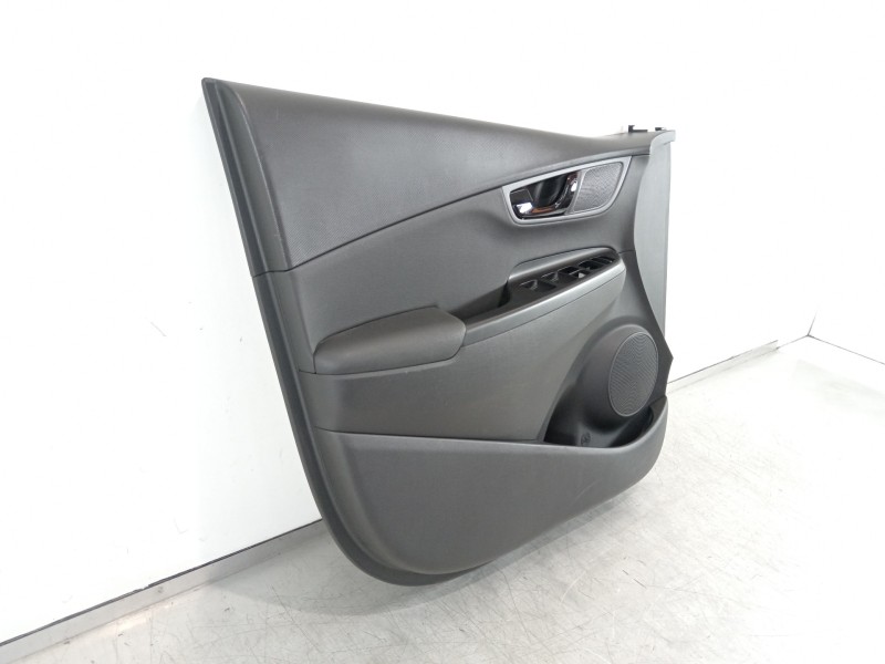 Recambio de guarnecido puerta delantera izquierda para hyundai kona klass hybrid 2wd referencia OEM IAM 82370J9000  