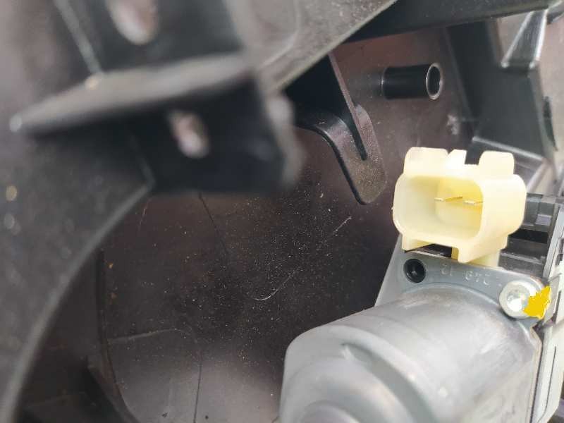 Recambio de elevalunas delantero derecho para ford fiesta (cb1) trend referencia OEM IAM 8A61A045H16AG 8A6114553A 8V5T14A584