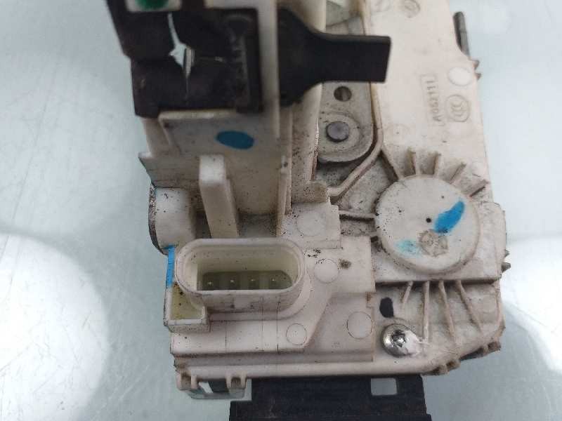 Recambio de cerradura puerta delantera derecha para fiat freemont (345) lounge referencia OEM IAM 04589916AD  
